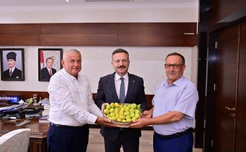 02.08.2022 Aydın Commodity Exchange Presented Aydın Fig to Aydın Governor Hüseyin Aksoy